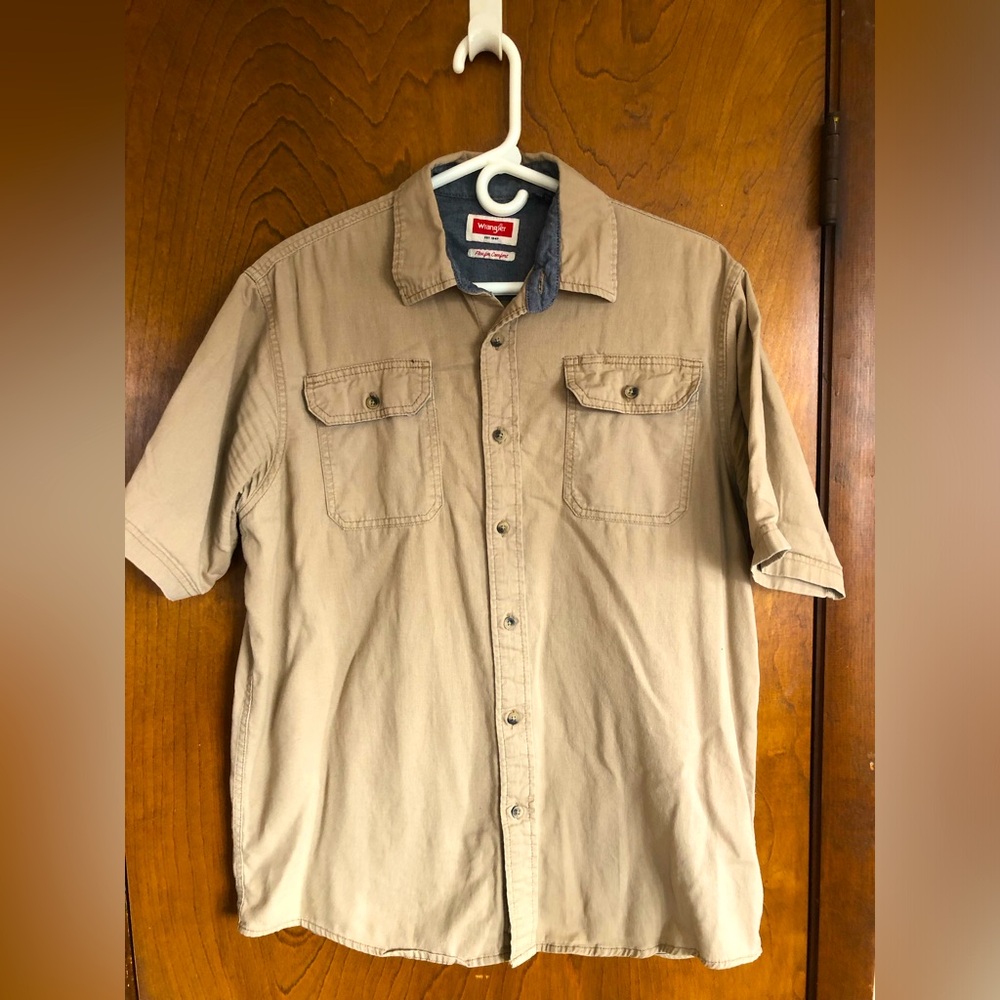 Wrangler Men's Tan Khaki Brown Button Down Short Sleeve Shirt